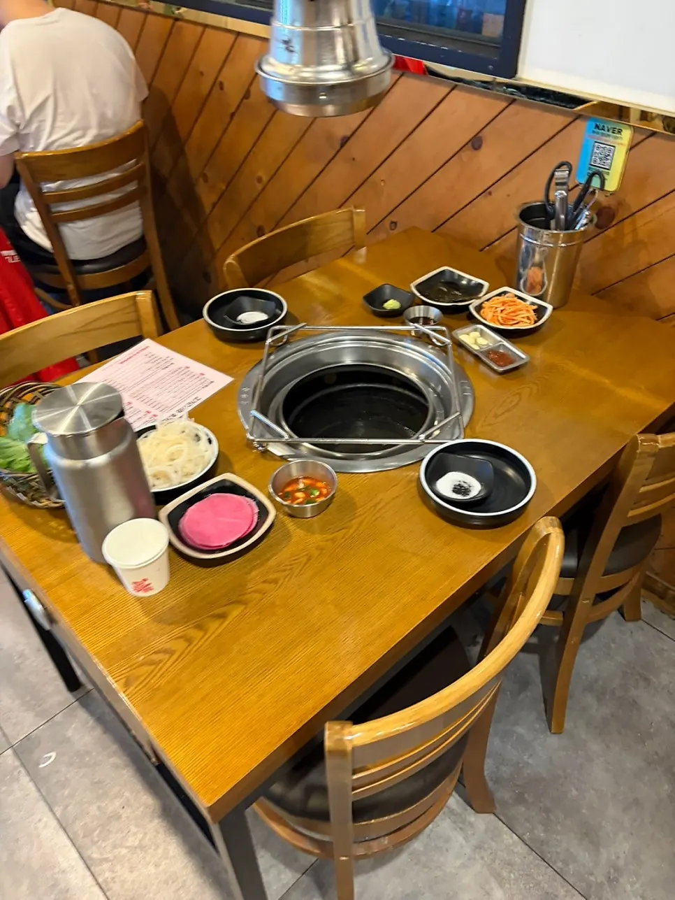 Tables and room seating at Dangsan Odol Bangi Branch