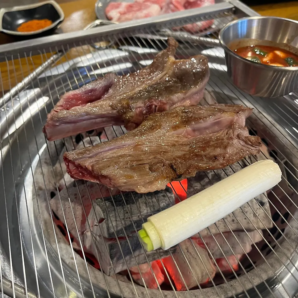 Self-serve bar for extra side dishes