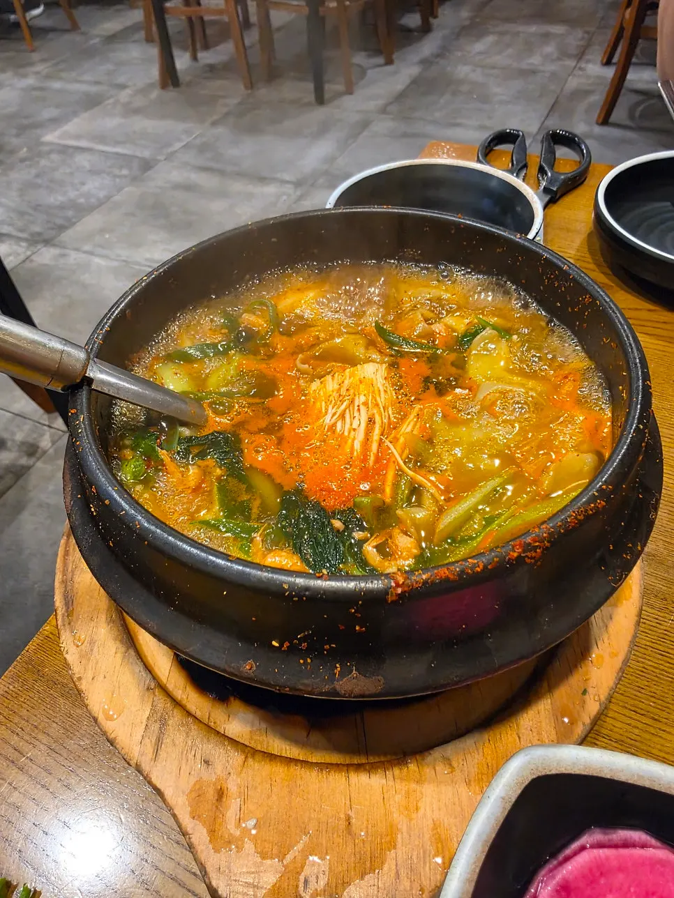 초록빛 뽕잎 반죽의 해장 털레기 수제비