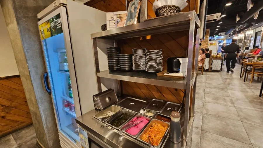Self-serve bar for side dishes