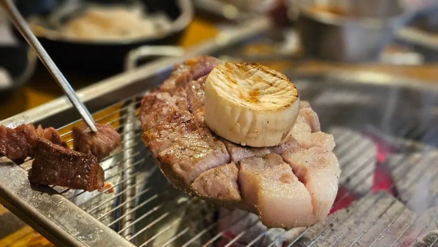 Silk-mango pork neck grilling on the grill