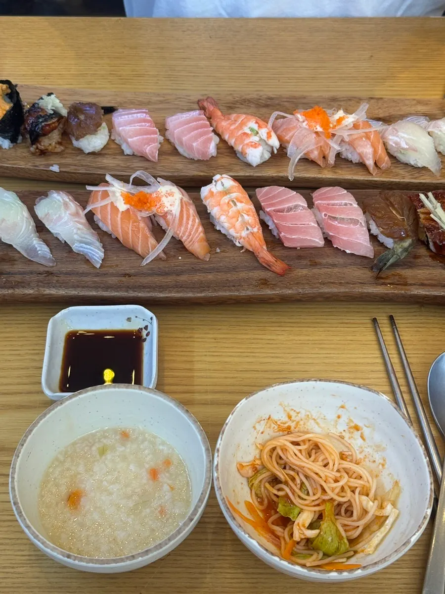 Sushi arranged in order from left to right