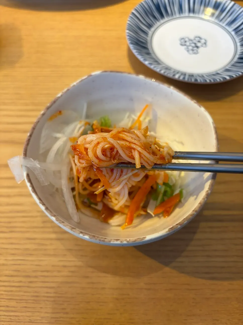 식전에 나온 미니 야채 비빔 국수