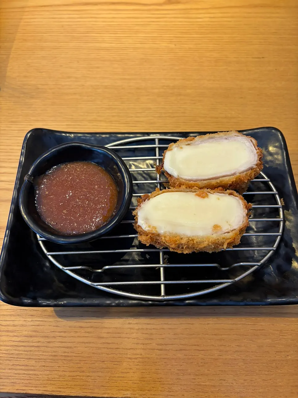 사시미 정식을 먹는 중인 테이블