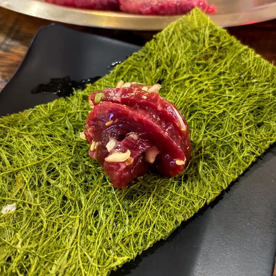 Yukhoe wrapped in gamtae
