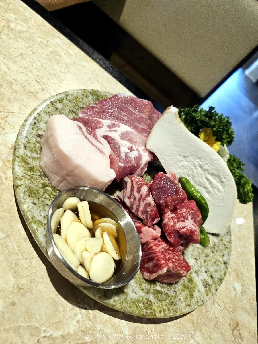 Hanwoo sirloin and snow pork neck served on one plate