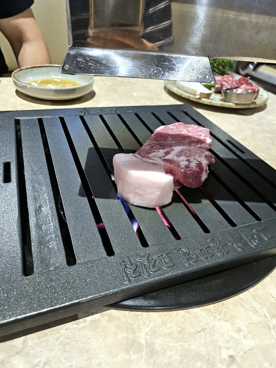Snow pork neck being grilled on the plate
