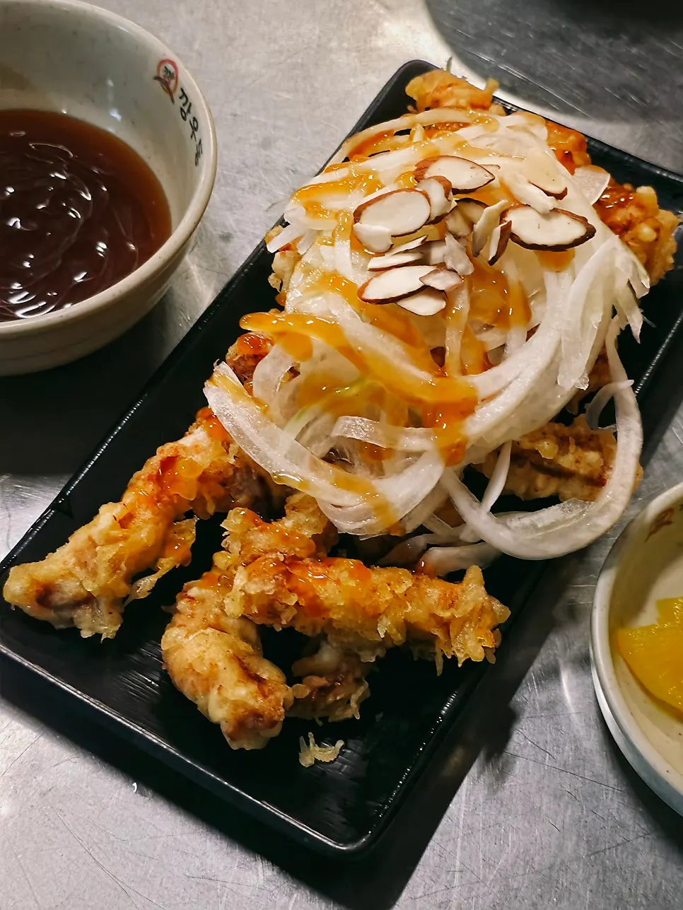 Udon with large pieces of fish cake