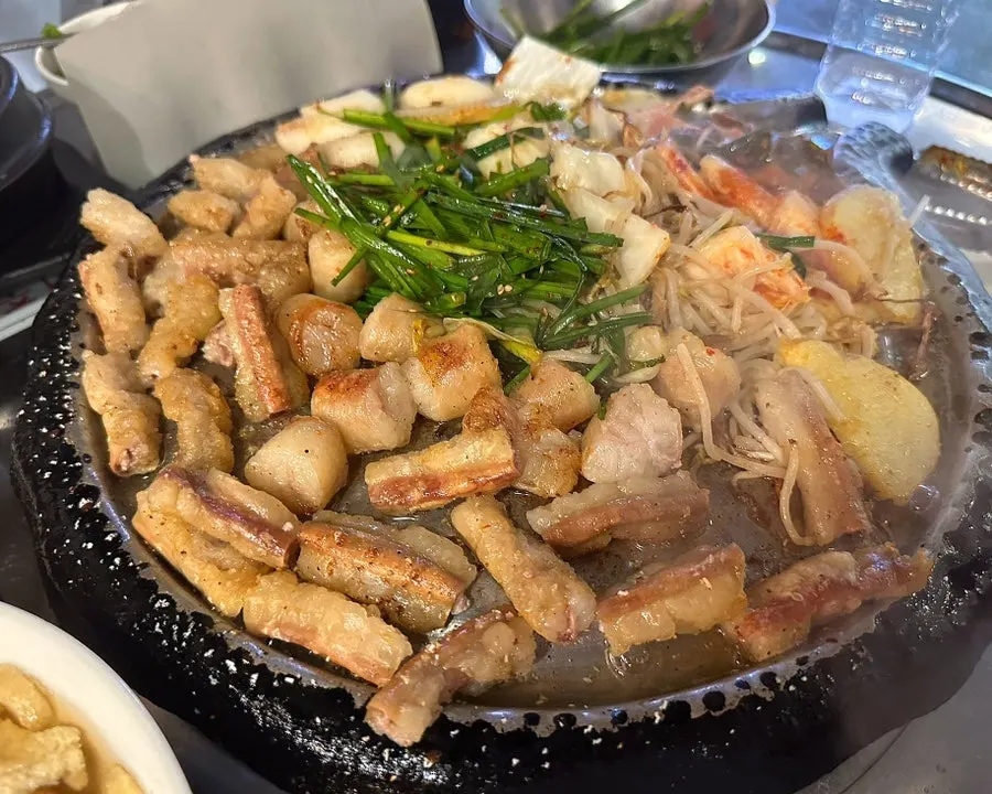 赠送鸡蛋羹与牛肠餐桌照片