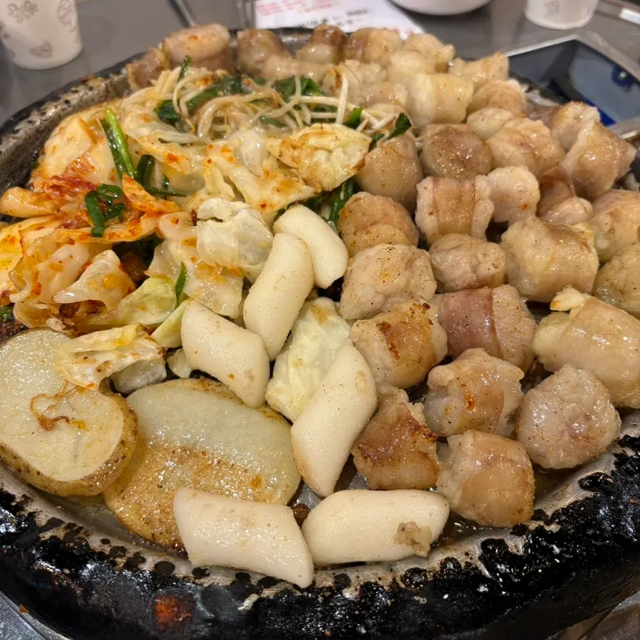 철판 한우곱창과 곁들임 구성 관련 사진