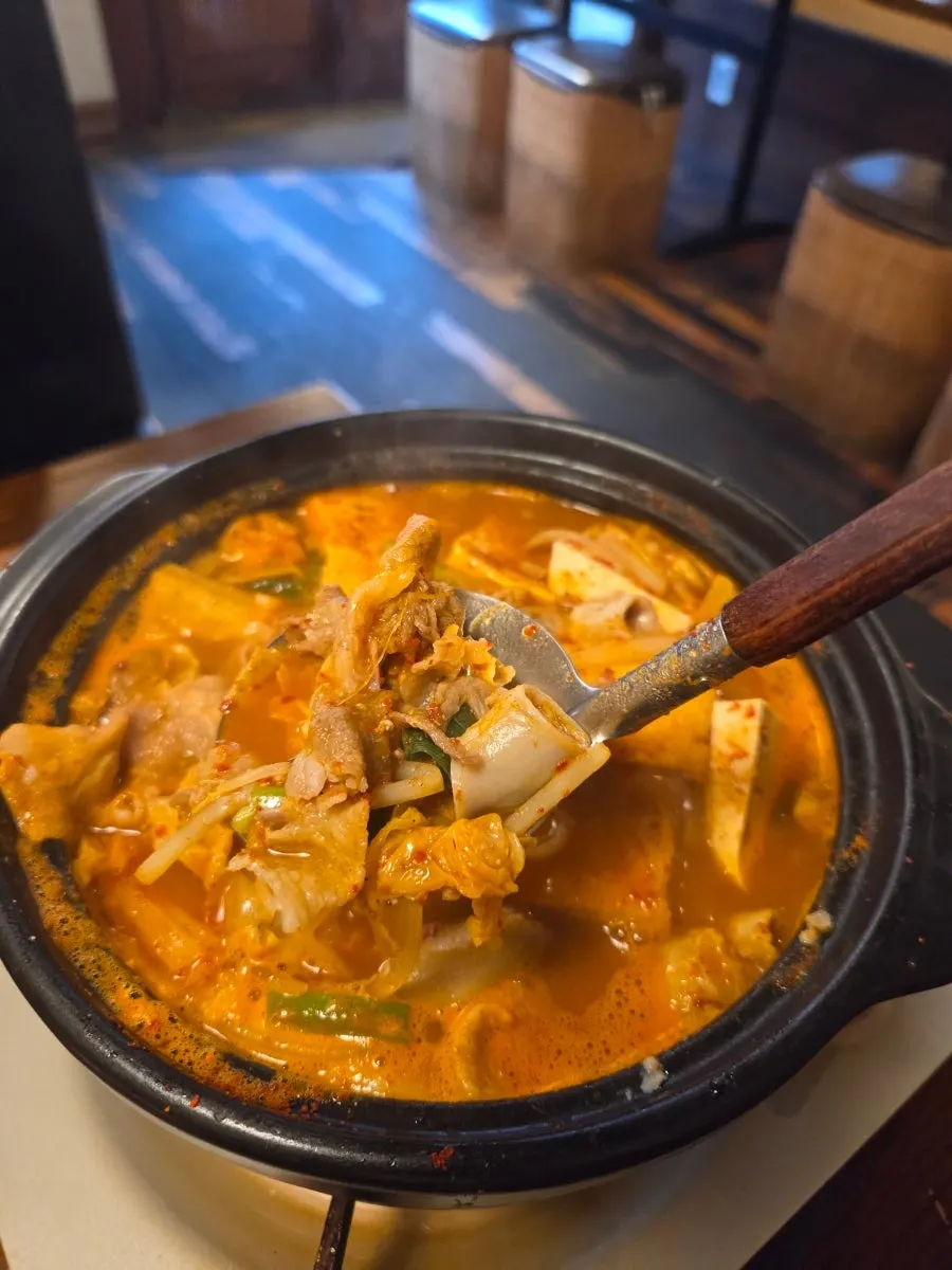 Horanggul gopchang hot pot boiling