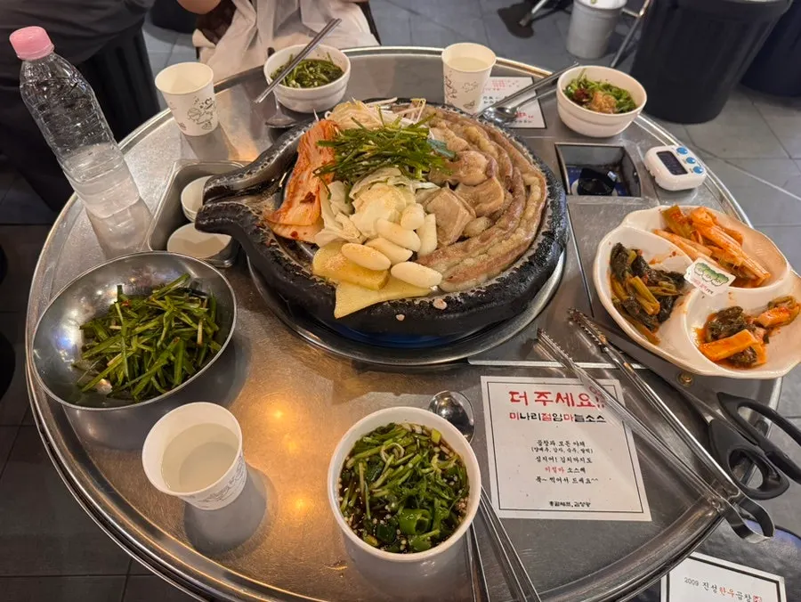 Gopchang, makchang, and vegetables on the stone plate