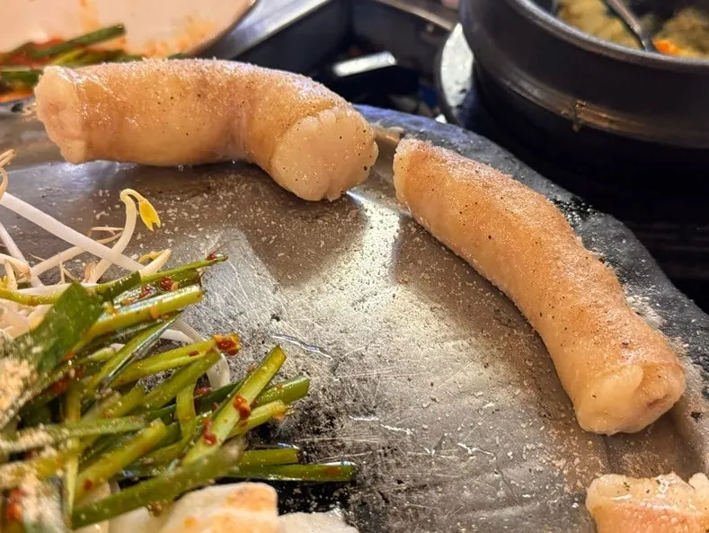 Long, plump beef daechang on the stone plate