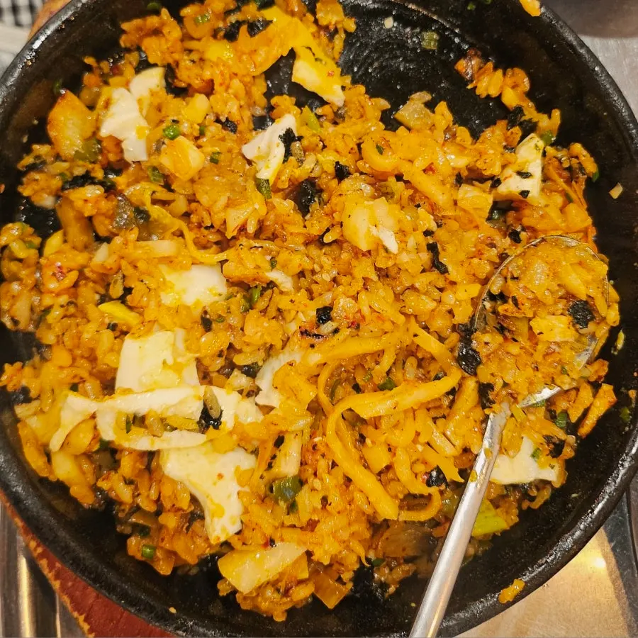 Mixed kkakdugi pickled-garlic rice