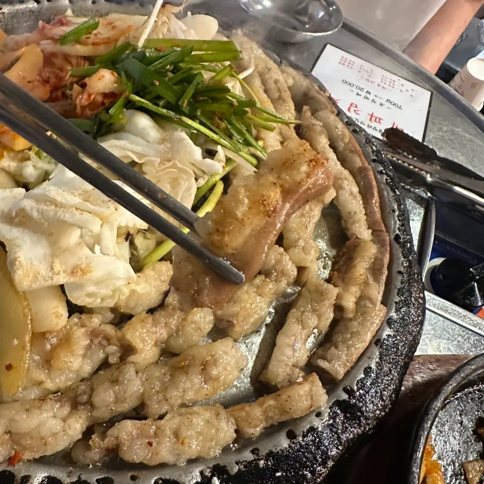 Gopchang trimmed and grilled by a staff member
