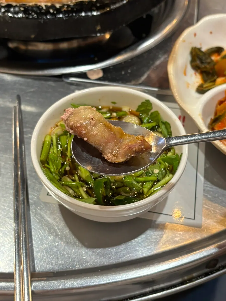 Gopchang eaten with minjeolma sauce