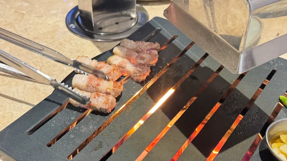 Galbi samgyeopsal being grilled