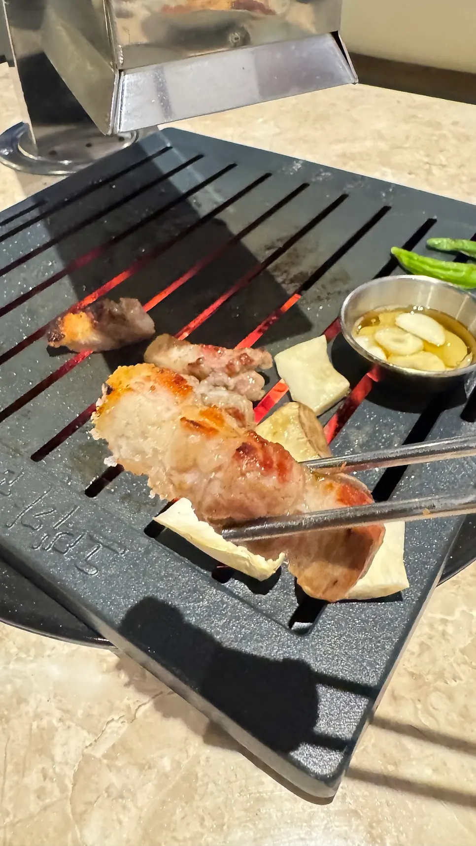 Galbi samgyeopsal eaten with salt