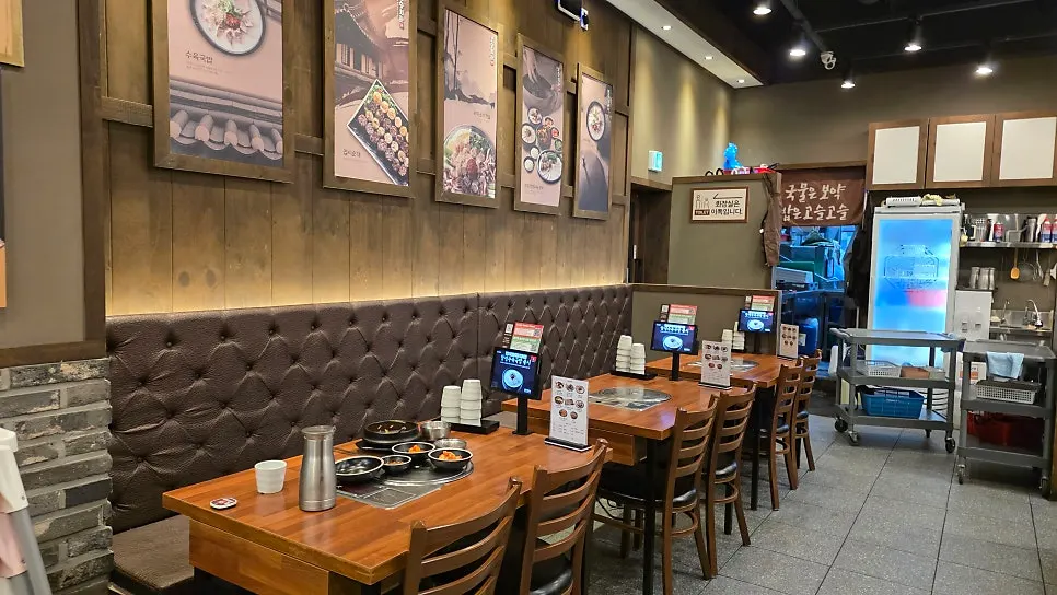 Calm interior of the gukbap restaurant