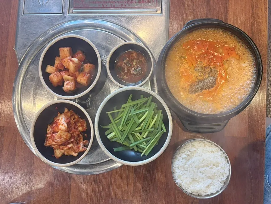 얼큰한 국물과 항정살