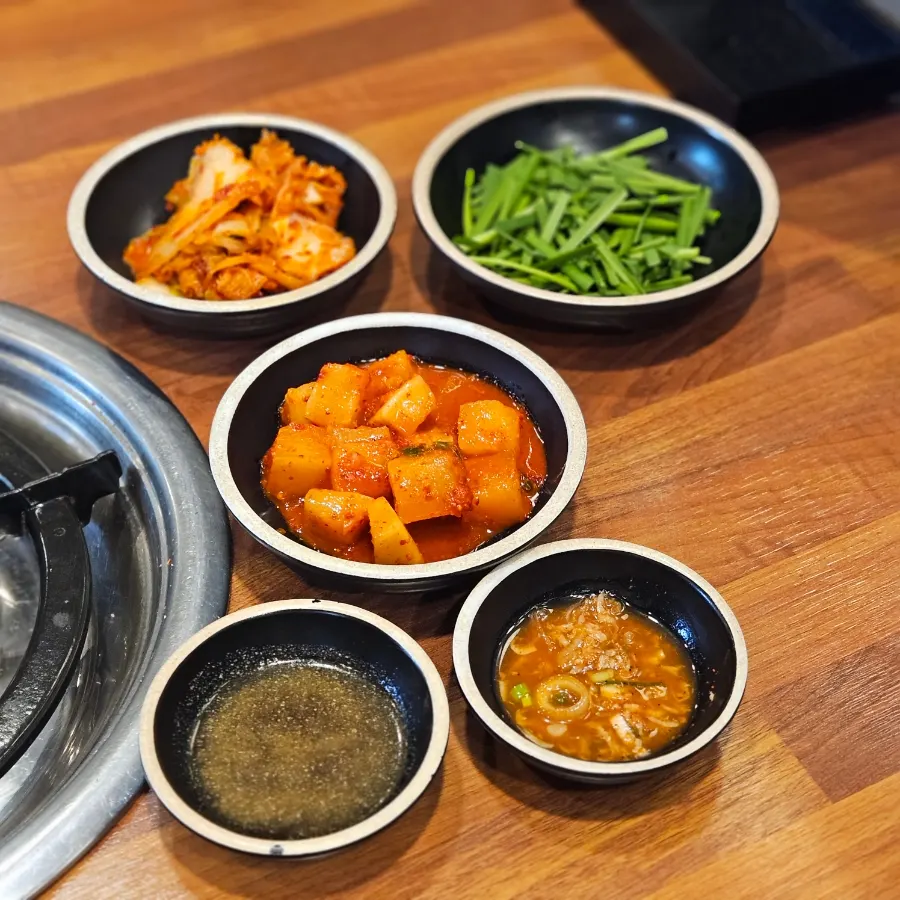 Basic side dishes served with gukbap