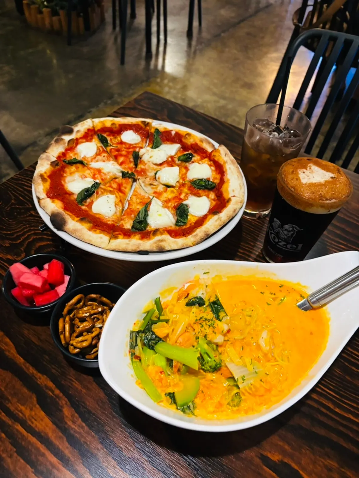 The ordered pizza and creamy jjambbong