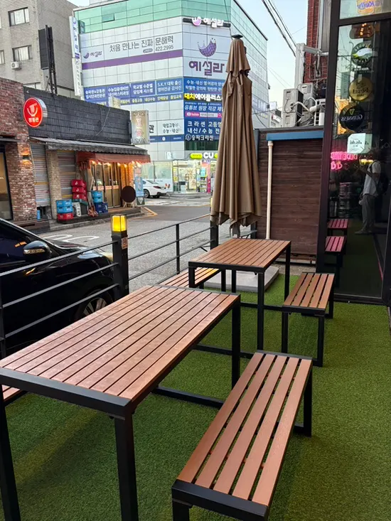 Hope So first-floor terrace seating