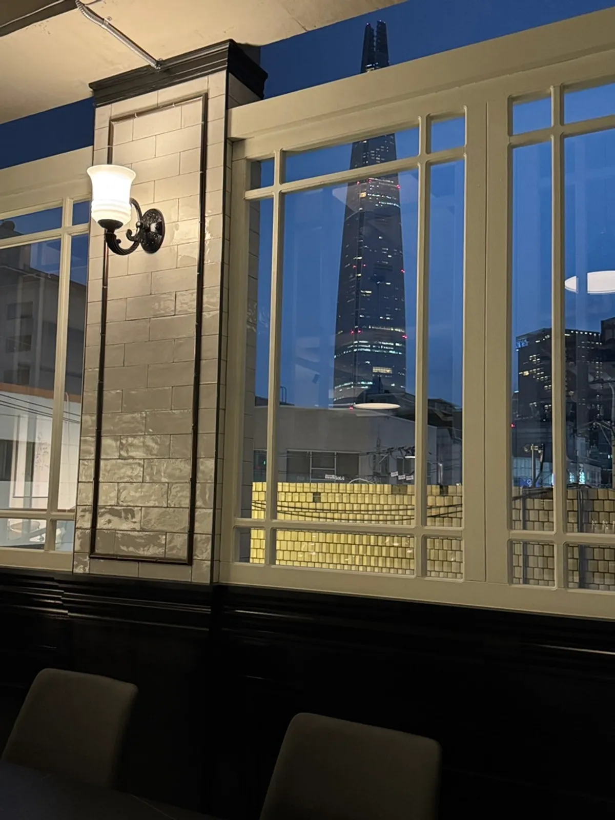 The one-and-a-half-person seat chosen at Allegro