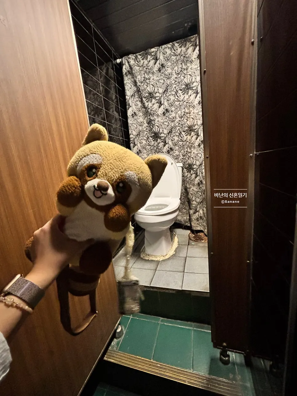 화장실 디지털키 인형
