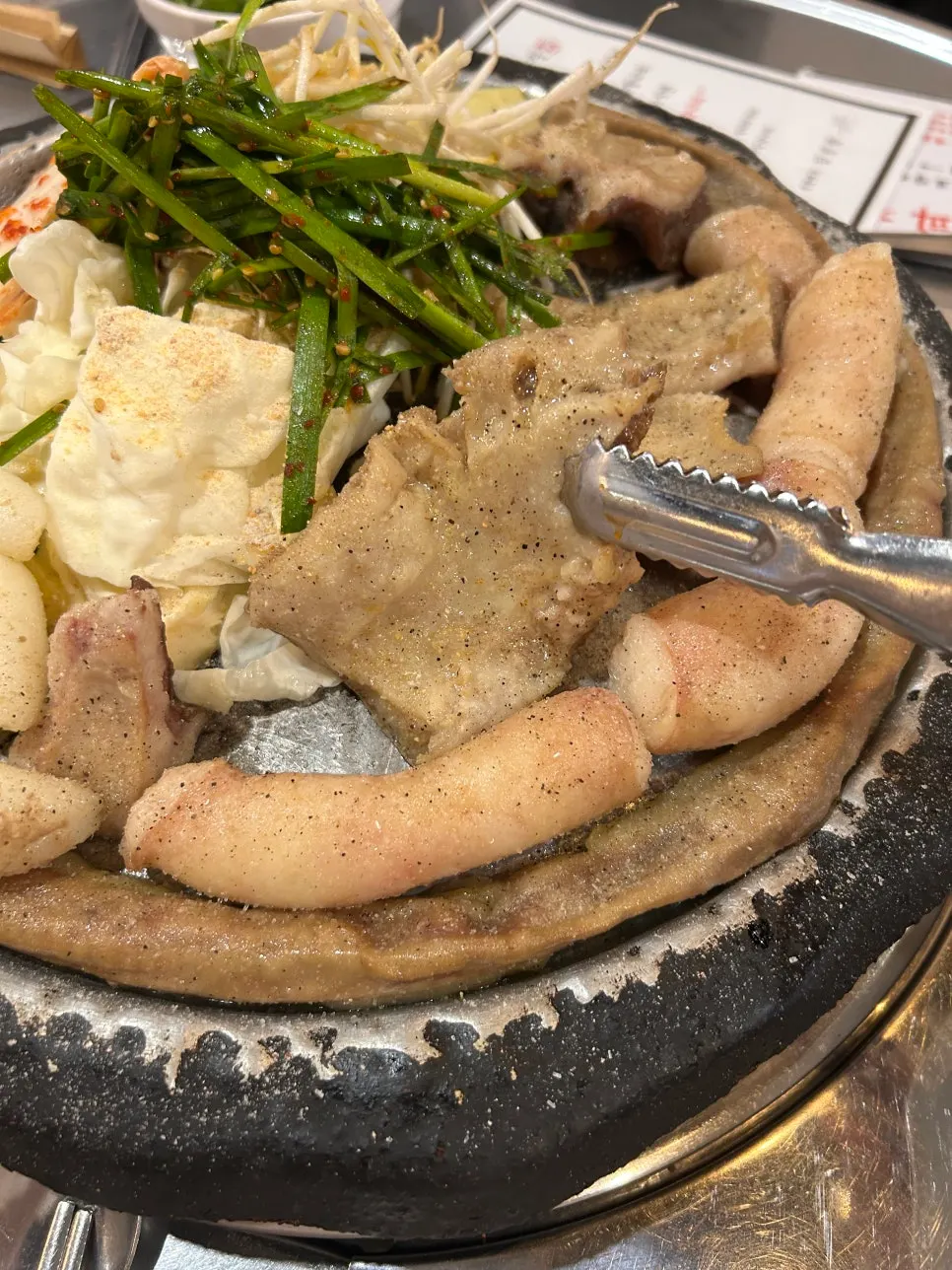 Grilled beef offal with vegetables