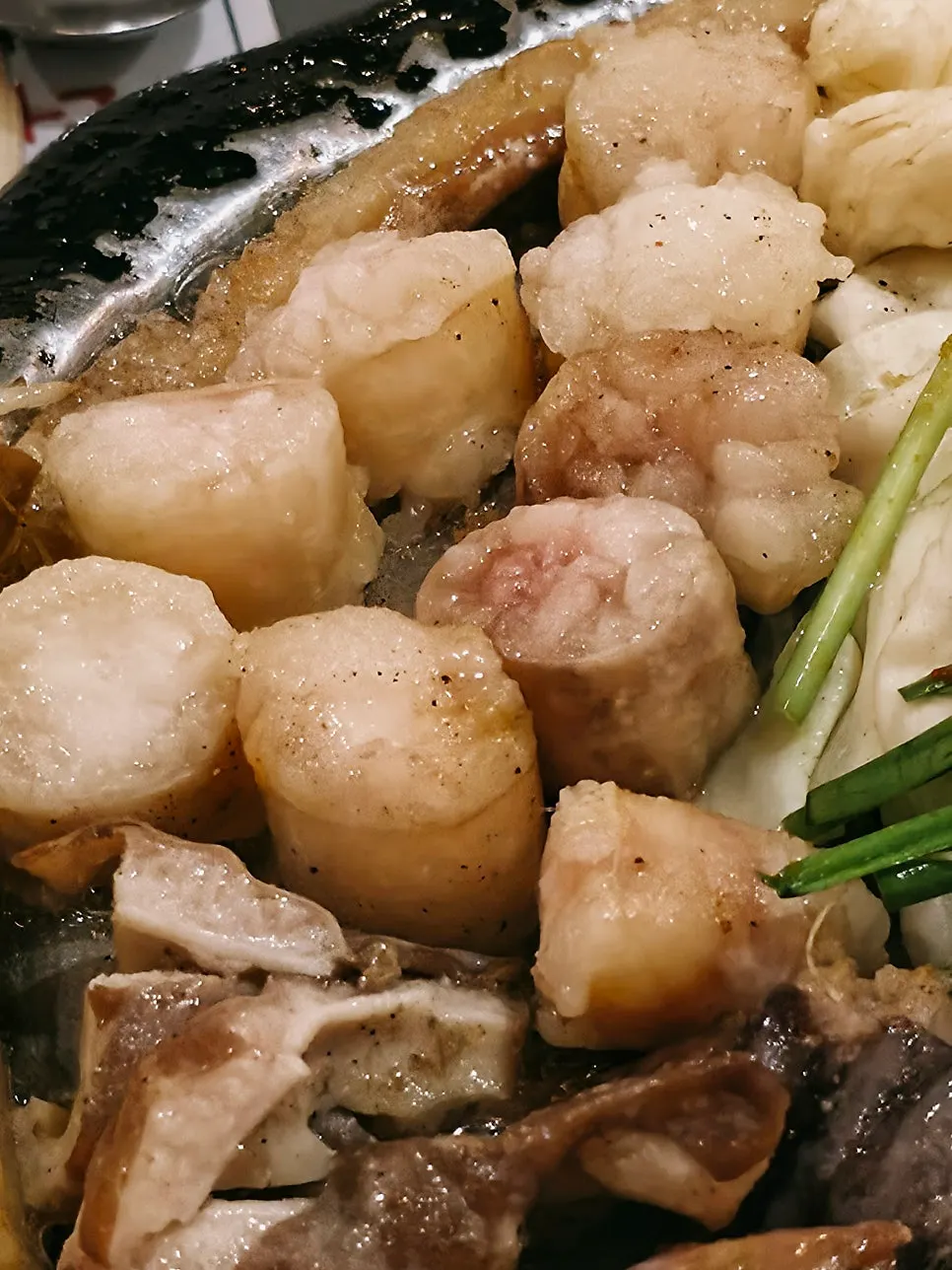 焼けたコプチャン、もやし、ニラの鉄板