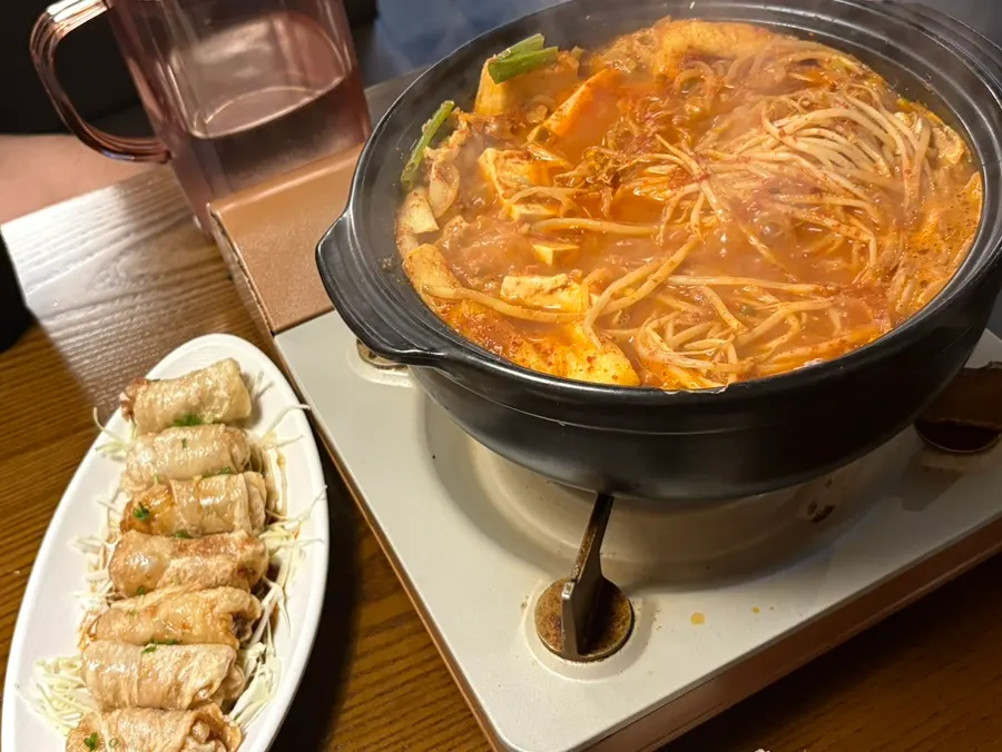 Gabungan chicken-skin gyoza dan gopchang jeongol