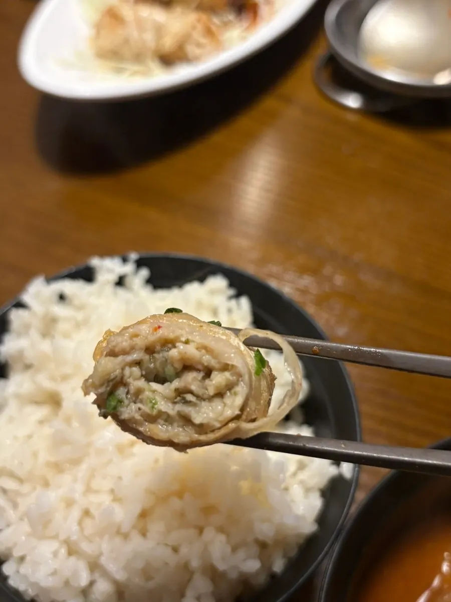 Chicken-skin gyoza yang penuh jus daging