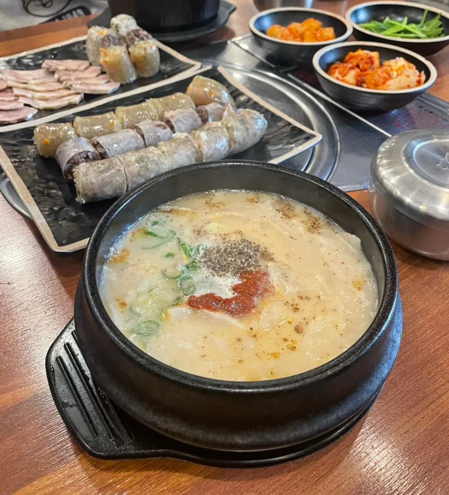 Sundae and offal in sundae gukbap