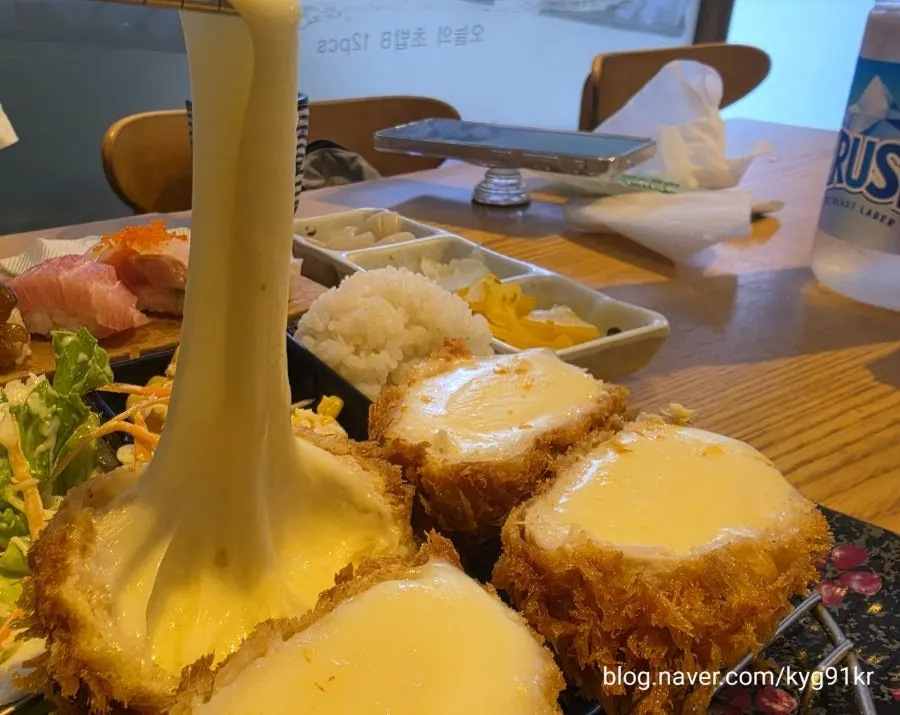 치즈가 늘어나는 돈까스 단면
