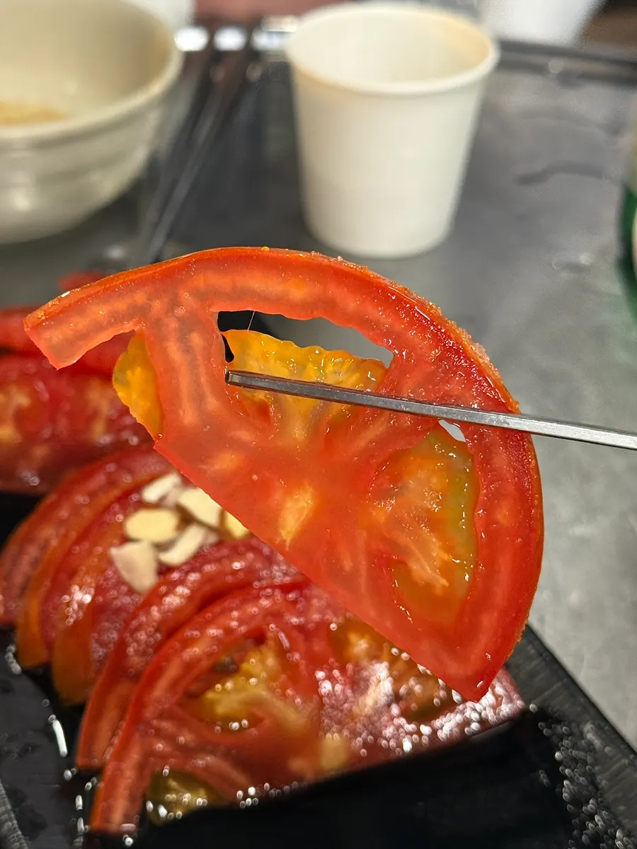 Kkang Tomato served with sugar