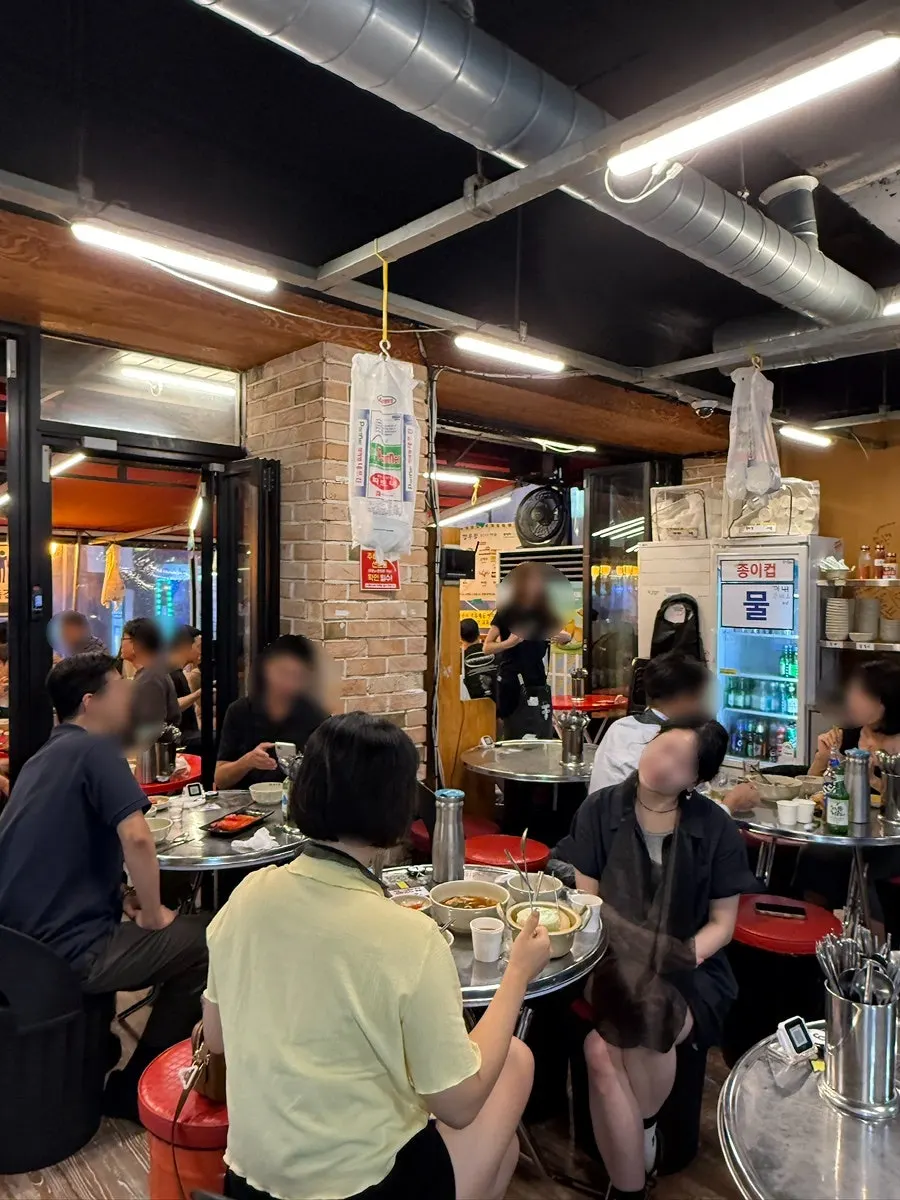 Kkang Udong at the entrance to Bangi-dong’s food alley