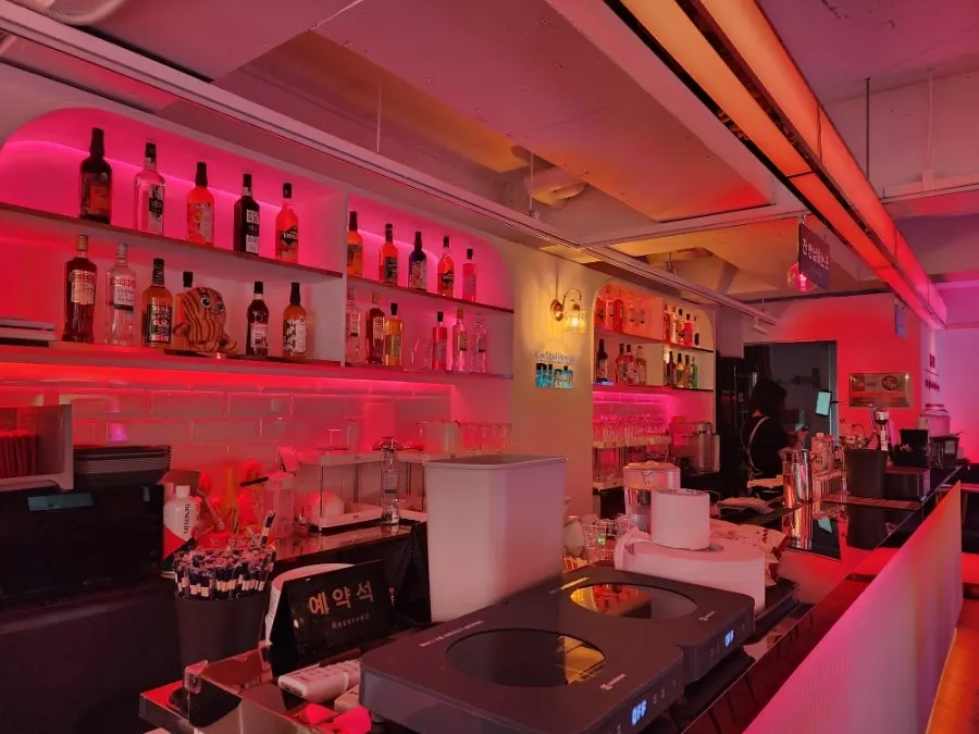Hip lighting and interior