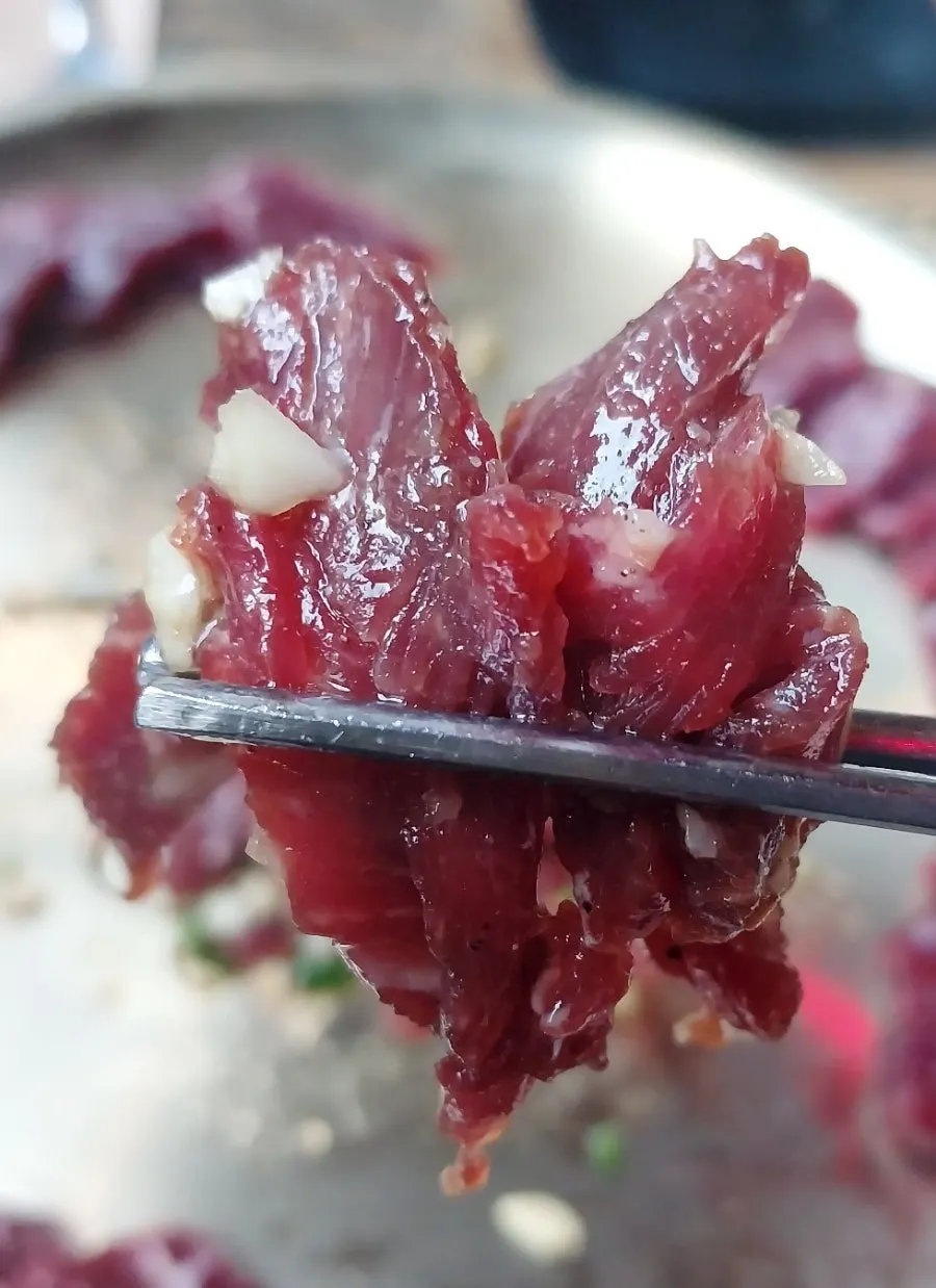Fresh yukhoe and saenggogi mungtigi