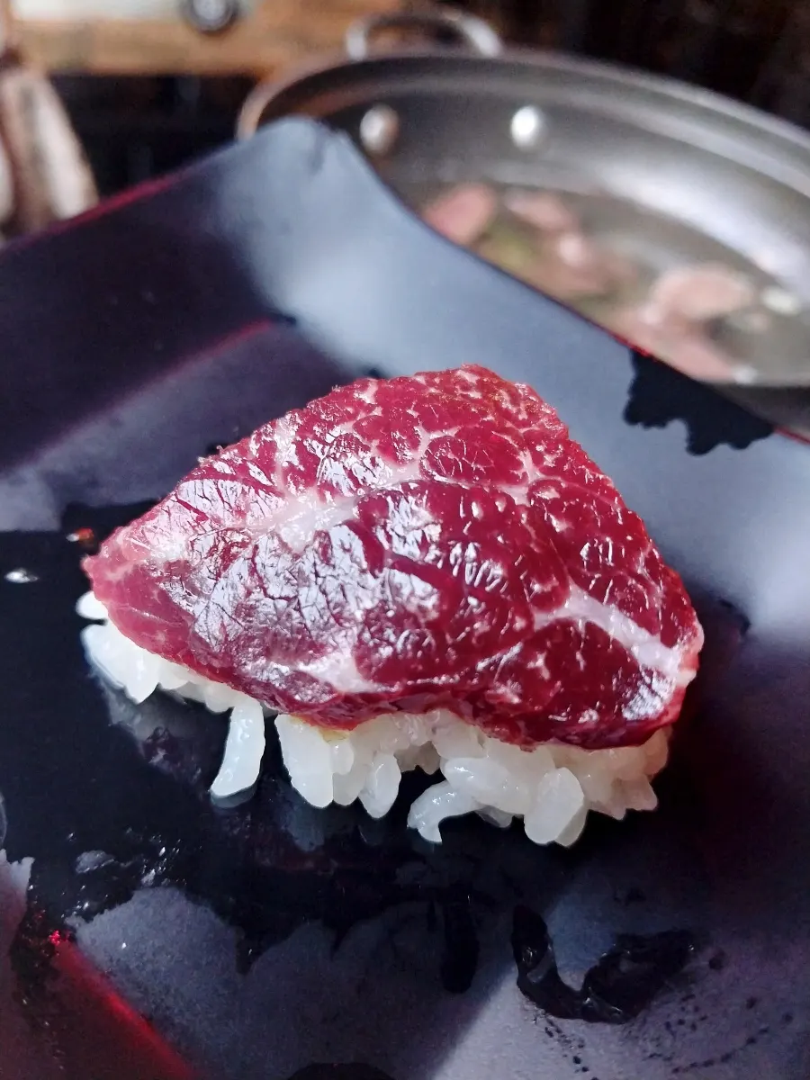 Saenggogi mungtigi with sesame-oil salt sauce