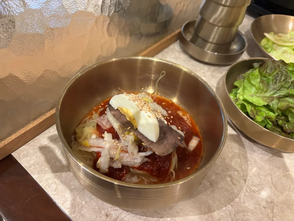 Bibim naengmyeon eaten with galbi