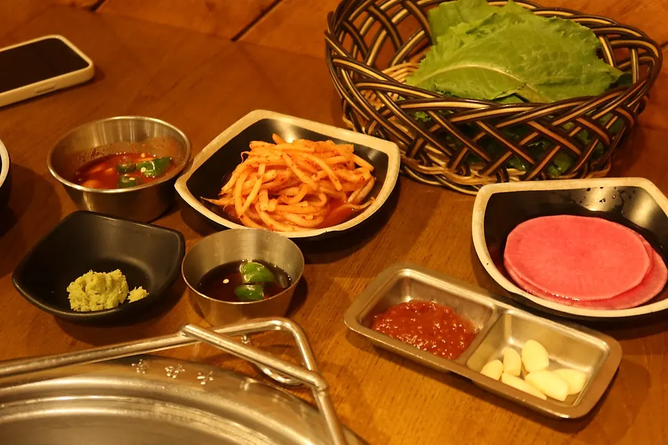 양갈비와 꼬들살 상차림