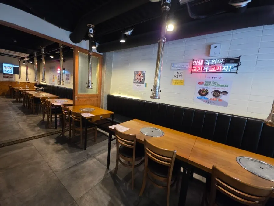 Indoor seating at Dangsan Odol Bangi Branch