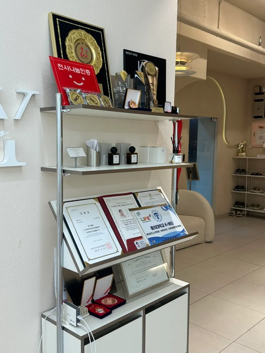 Vanny Shop's waiting area and hand-washing station