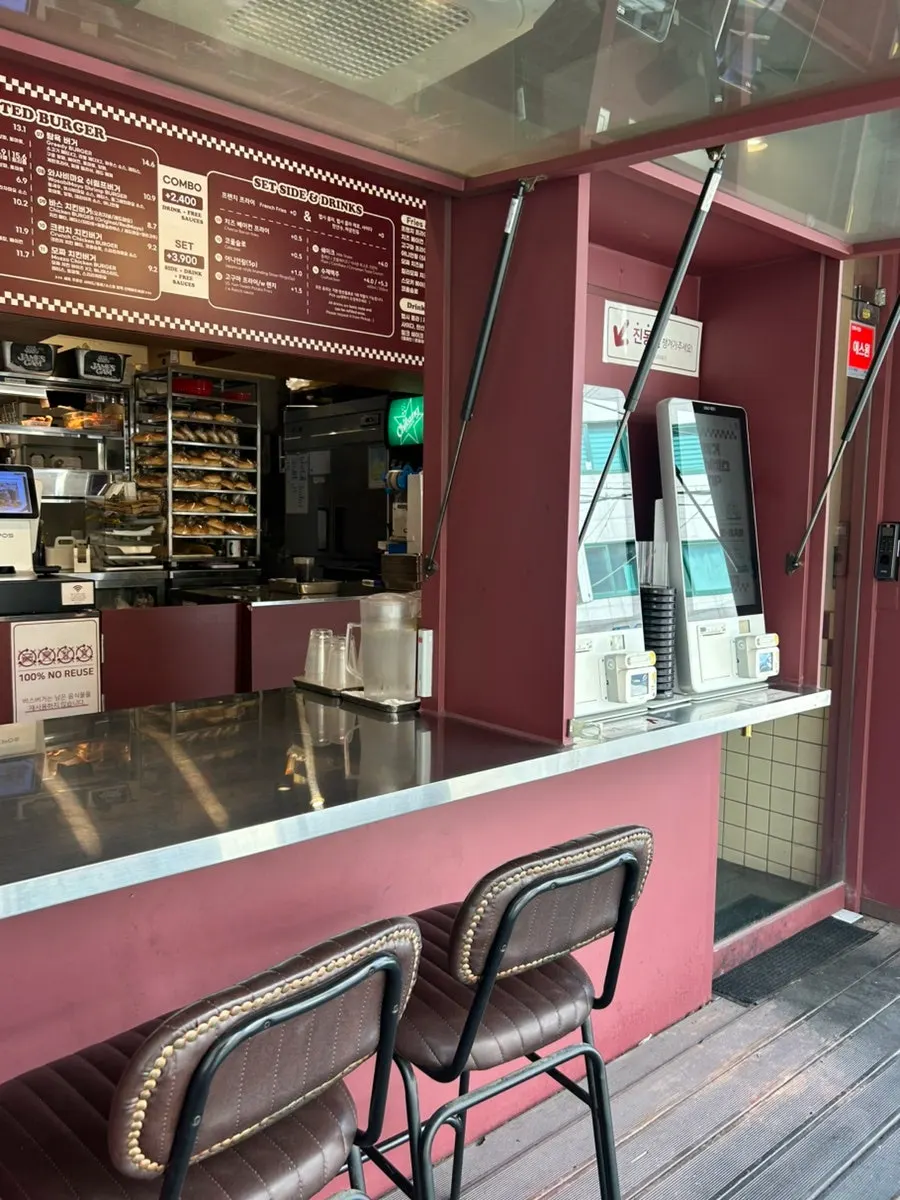 Small seating area in the ordering hall