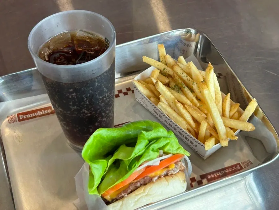 Bas Burger Set with potatoes