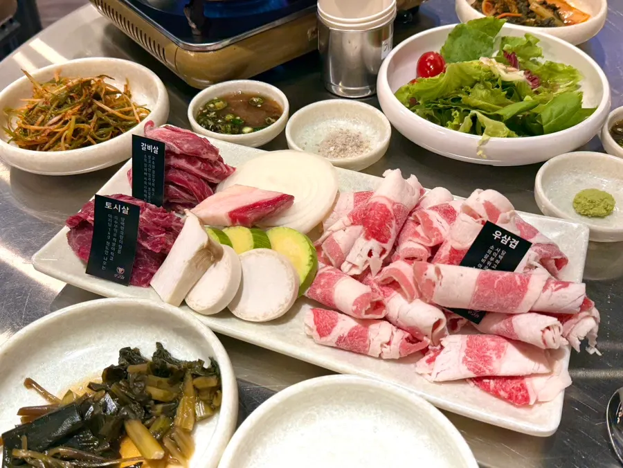 식사를 마친 우고집 테이블