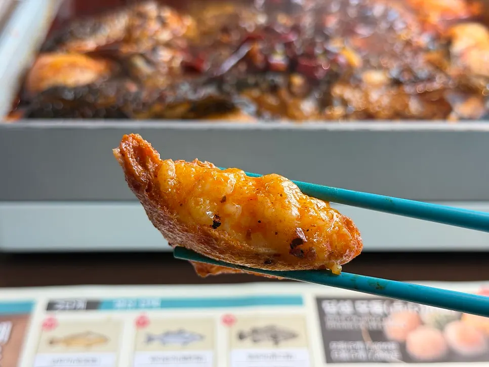 Stuffing shrimp paste into tofu skin