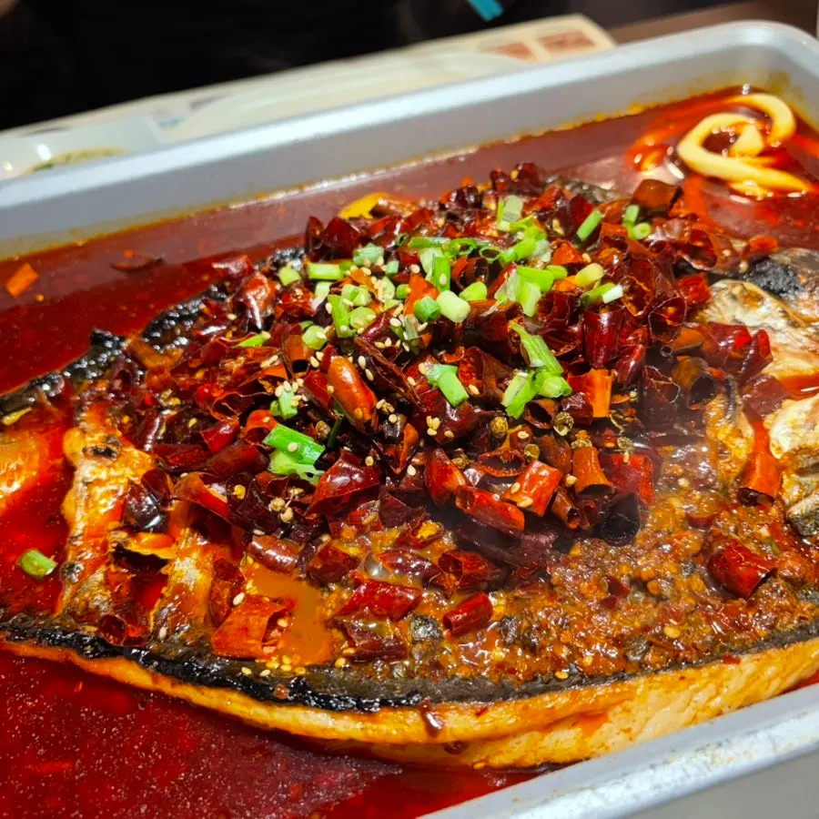 얼얼한 마라 카오위 국물 클로즈업