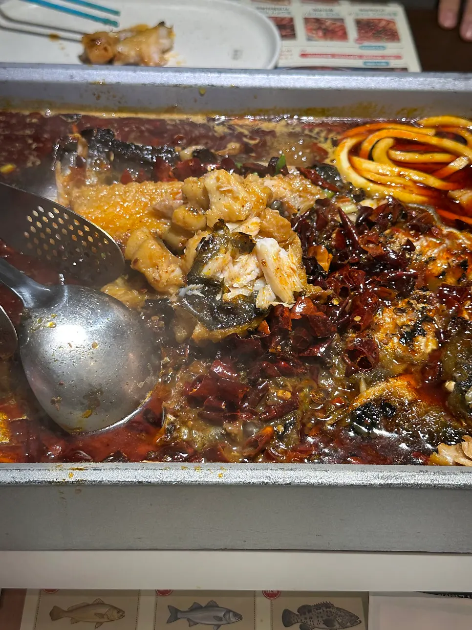 접시에 덜어준 닝보어 생선살